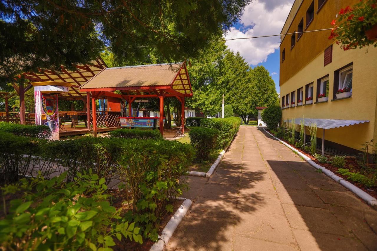 Osrodek Wypoczynkowy Dolomity Hotell Jedwabno Exteriör bild