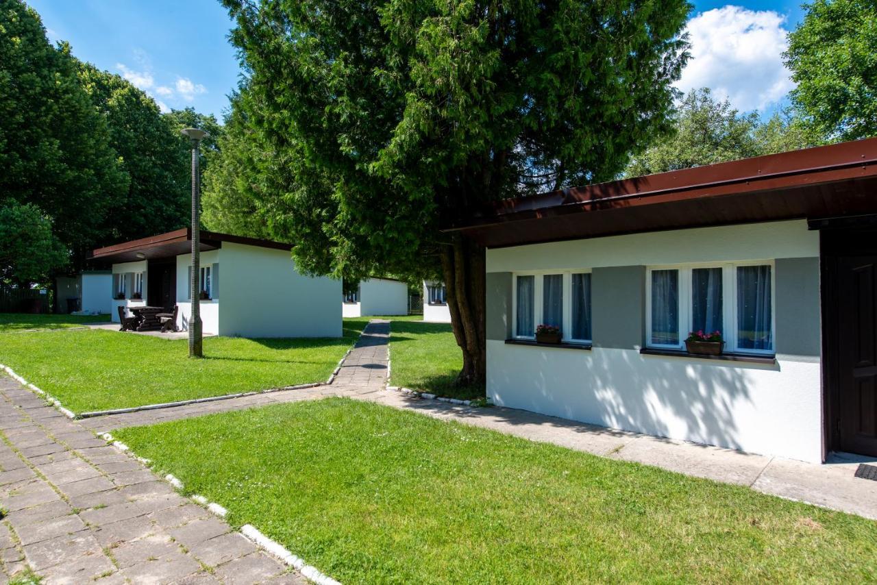 Osrodek Wypoczynkowy Dolomity Hotell Jedwabno Exteriör bild