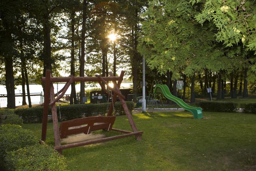 Osrodek Wypoczynkowy Dolomity Hotell Jedwabno Exteriör bild